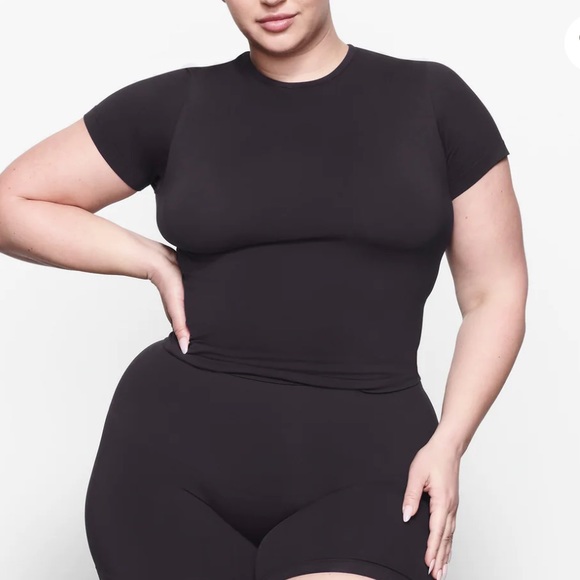 SKIMS Tops - SKIMS | Soft Smoothing T-shirt